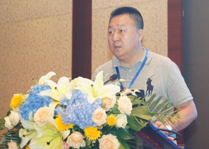 江西省涂料行業(yè)協(xié)會(huì)會(huì)長(zhǎng)潘白日致辭