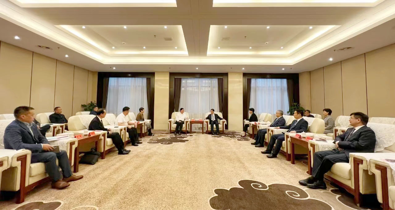 濮陽市領(lǐng)導(dǎo)會見中國涂料工業(yè)協(xié)會領(lǐng)導(dǎo)及參會副會長單位代表