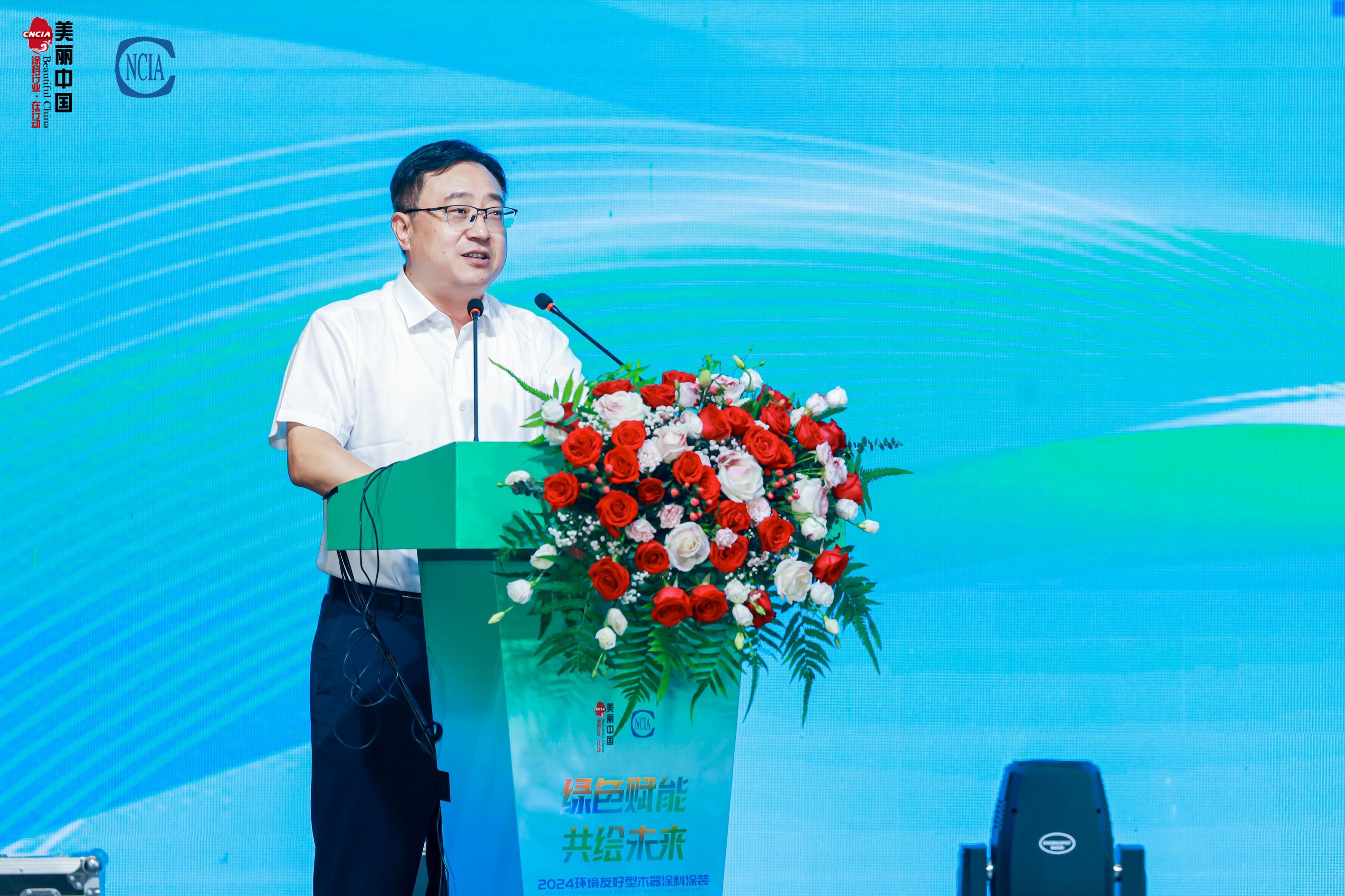 贛州市委常委、副市長何琦致辭
